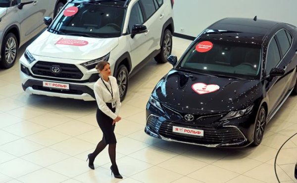 Автосалоны надеются на Новый год, покупатели — на скидки. Склады забиты - «Авто»