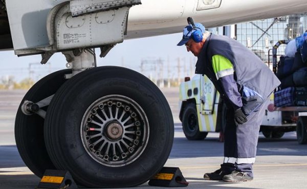 Страховщики шокированы — лайнеры российских авиакомпаний терпят аварии самым неожиданным образом - «Происшествия»