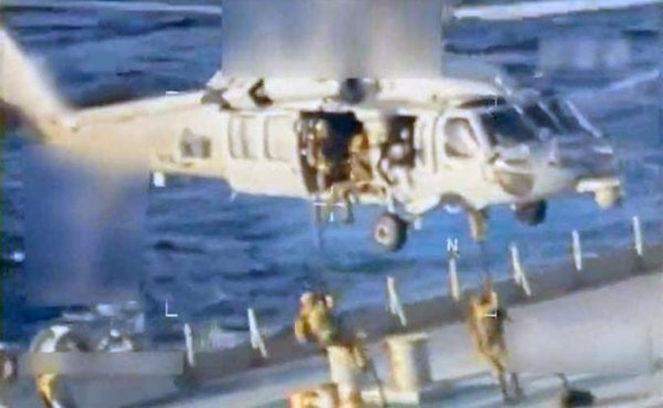 Пошли на абордаж: Десантники Трампа захватили в Атлантике российский нефтяной танкер - «Происшествия»