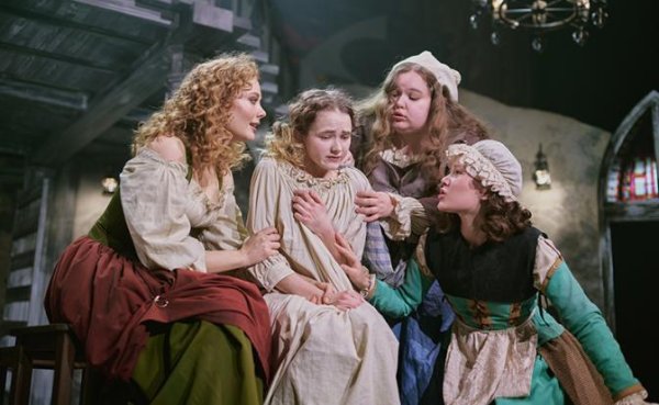 «Салемские ведьмы»: историческая драма с актуальным звучанием на сцене Театра на Трубной - «Культура»