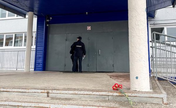 «Раньше он просто орал „А-а-а!“ или падал на пол»: Школьник-второгодник зарезал «Учителя года» в Добрянке - «Происшествия»