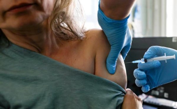 Три укола защитят от рака: при Институте им. Гамалеи уже строится завод по производству онковакцин - «Здоровье»