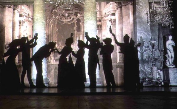 «Жены артистов»: Чехов и Бунин — «живое кино» в театре «Мастерская „12“ Никиты Михалкова» - «Культура»