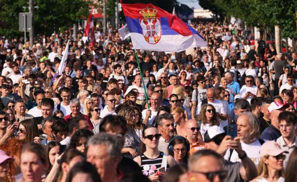 «Цветная революция» — в Сербии? Что скрывается за досрочной отставкой президента Вучича - «В мире»