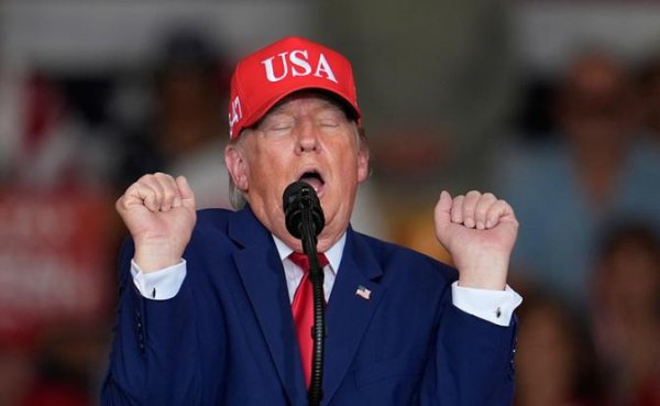 Американская бабка надвое сказала: Трампу дожить бы до ноября — а там как получится - «Политика»